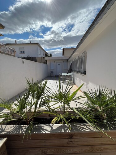 Studio neuf, indépendant, à 15mn des plages, proche de toutes commodités