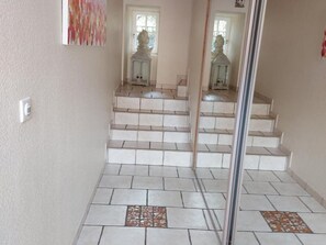 Interior - Charming House in Cadouin: 3 Suites, Patio, BBQ, Close to Dordogne Attractions (Le Buisson-de-Cadouin)