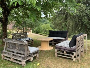 Property grounds - Spacious stone house near Sarlat, ideal for families (Proissans)