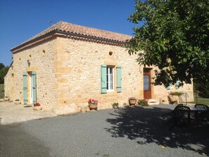 Exterior - Charming Périgord House with Fireplace (Montferrand-du-Périgord)