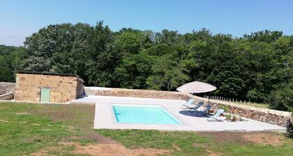 Charmante maison avec piscine privée et jardin, proche de Belvès