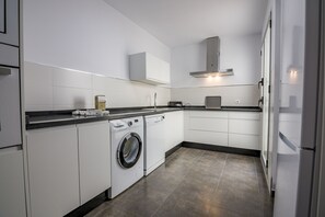 Frigorifero, microonde, forno, lavastoviglie