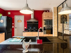 Fridge, microwave, oven, dishwasher - Stone house with pool near Sarlat (Saint-Cybranet)