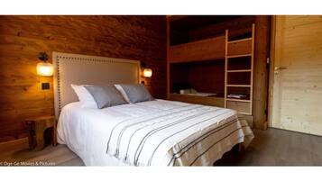 2 slaapkamers, een strijkplank/strijkijzer, reisbedje, gratis wifi