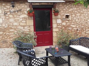 Terrace/patio - Charming family house in Limeuil with WiFi (Limeuil)