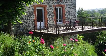 Charming cottage with terrace and wifi in Le Puy-en-Velay