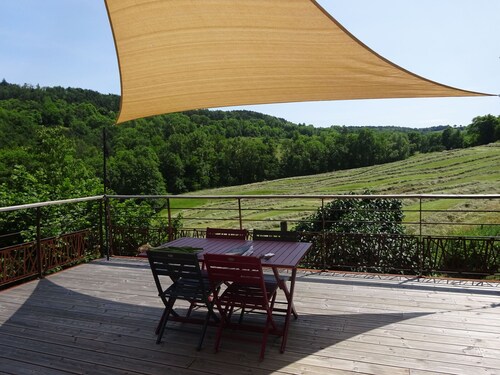 Charmantes Ferienhaus mit Terrasse und WLAN in Le Puy-en-Velay