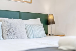 2 dormitorios, tabla de planchar con plancha, wifi gratis y ropa de cama