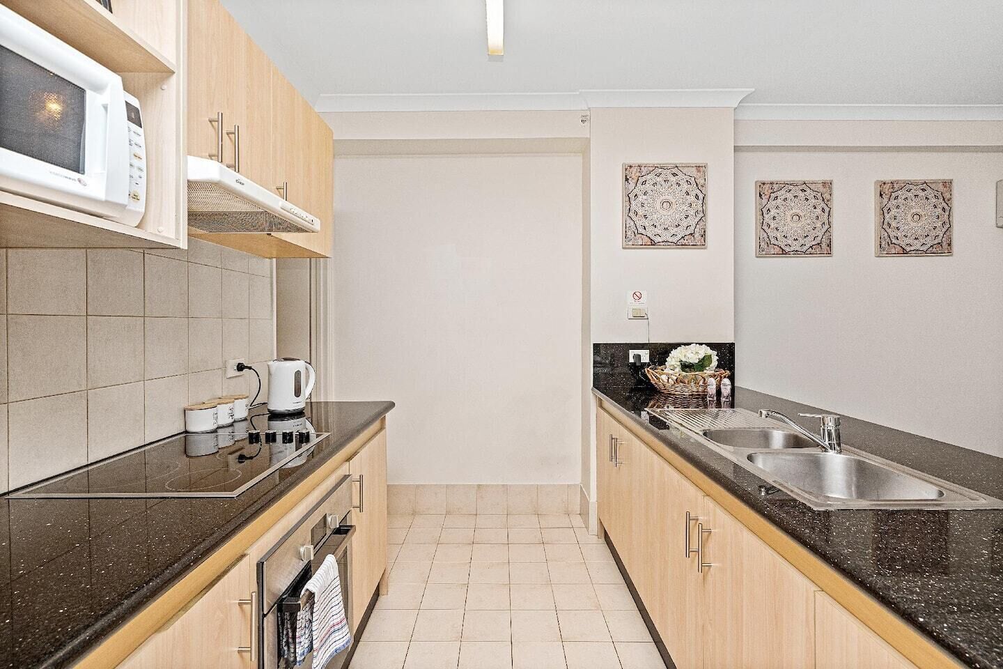 雪櫃、微波爐、焗爐、多士爐