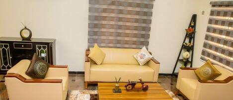 Een smart-tv en een kantoor