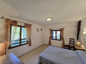 6 bedrooms