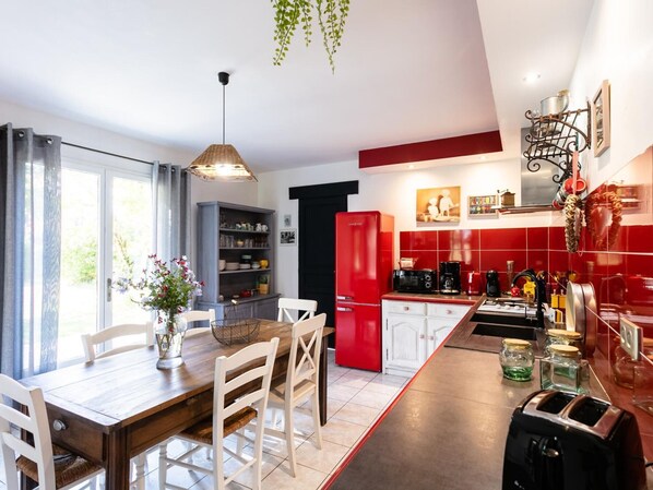 Fridge, microwave, oven, dishwasher