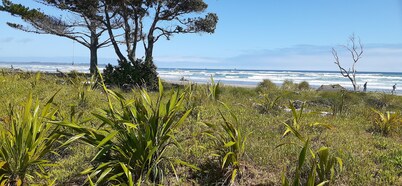 Seaside, on bike trail with free fibre and streaming.  Double glazed comfort.
