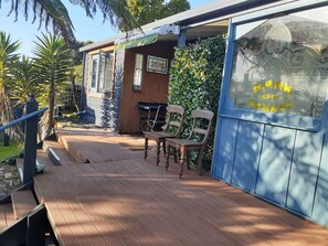 Terrace/patio - Seaside, on bike trail with free fibre and streaming.  Double glazed comfort.
 (Carters Beach)