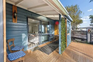Terrace/patio - Seaside, on bike trail with free fibre and streaming.  Double glazed comfort.
 (Carters Beach)