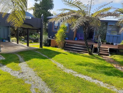 Seaside beach studio loft, sheltered garden and cycle trail access. Great value.