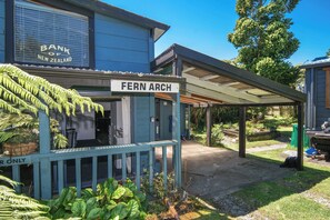 Exterior - Seaside beach studio loft, sheltered garden and cycle trail access. Great value. (Carters Beach)