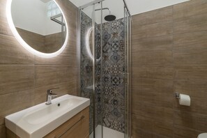 Shower, bidet - GuestHost - Piazza di Santa Maria Maggiore Cosy Apartment (Roma)