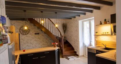 Cozy, charming house, enclosed garden, near historical sites
