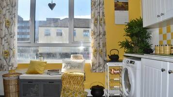 Classic Double Room | Private kitchen | Full-size fridge, microwave, oven, stovetop