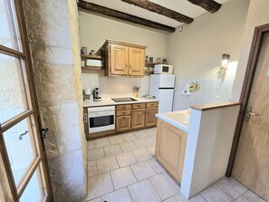 Kylskåp, mikrovågsugn, ugn och diskmaskin