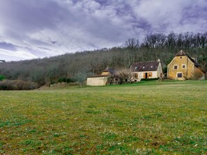 Exterior - Charming detached house with terrace and BBQ in Dordogne, pets allowed (Aubas)
