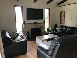 Smart TV, fireplace, video games, DVD player - Group accomodation for sport team, family reunion, 5mn to city centre (New Plymouth)