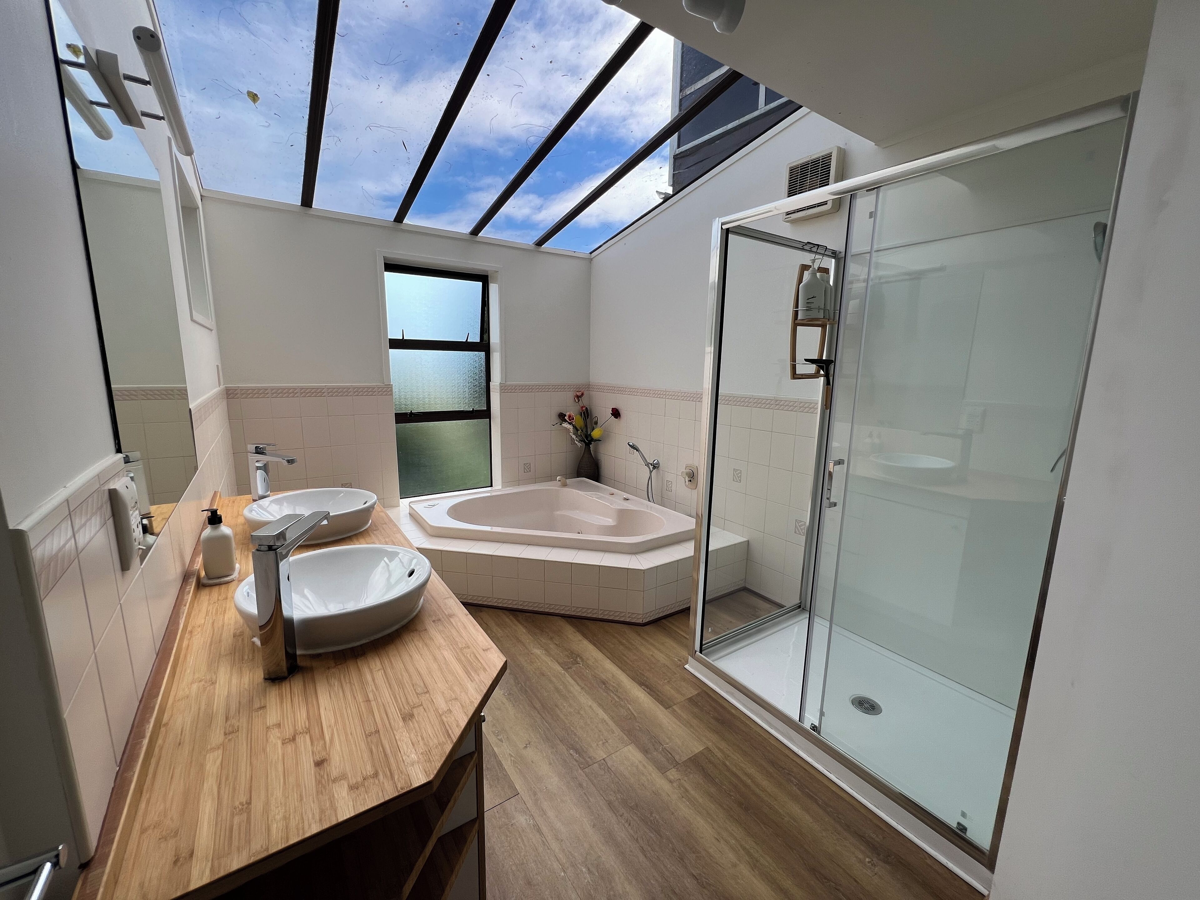 Combined shower/bathtub, hair dryer, towels, soap