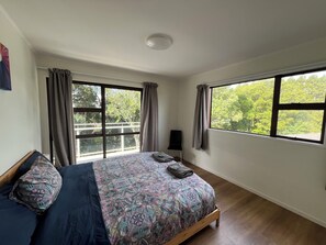 6 bedrooms, iron/ironing board, travel cot, free WiFi