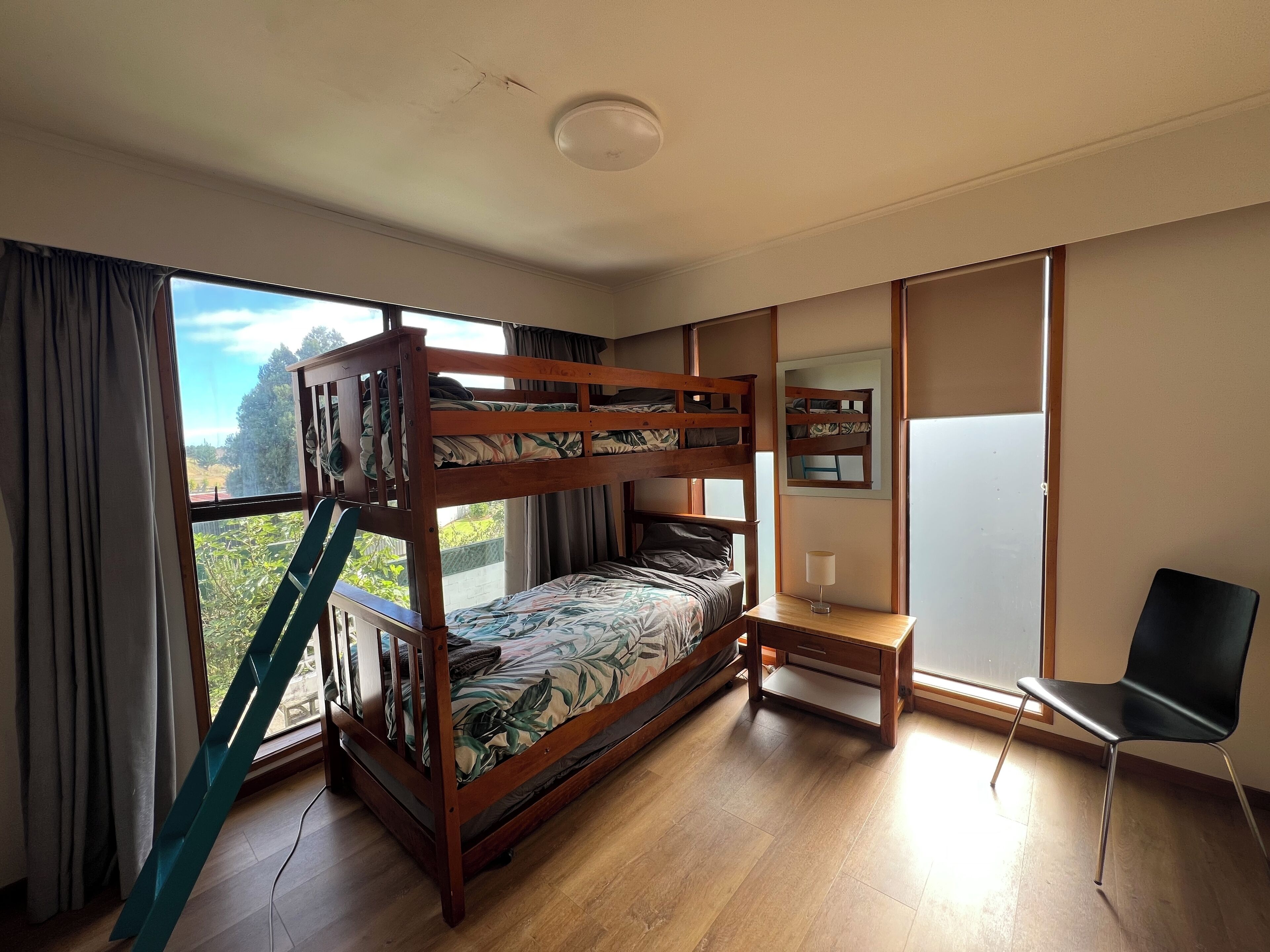6 habitaciones, tabla de planchar con plancha y wifi gratis 