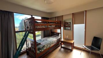 6 habitaciones, tabla de planchar con plancha y wifi gratis