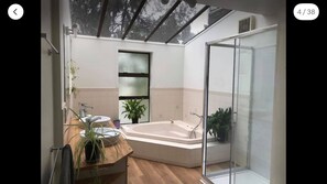 Combined shower/bathtub, hair dryer, towels, soap - Group accomodation for sport team, family reunion, 5mn to city centre (New Plymouth)