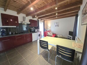 Interior - Cottage with private pond, shared pool and WiFi in Dordogne (Naussannes)