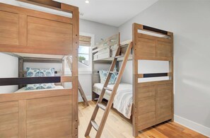 4 Schlafzimmer, Bügeleisen/Bügelbrett, kostenloses WLAN, Bettwäsche
