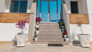 Property entrance - Hotel Azzurro (Lukovë)
