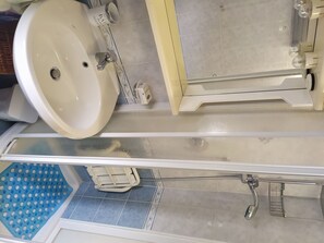 Dusche, Haartrockner, Bidet, Handtücher