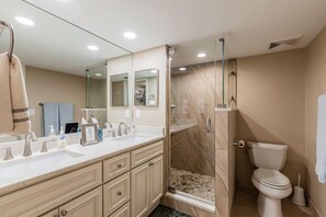 Towels - 2 Bdr 2Bth Condo - 7 Night Minimum Required (Marco Island)