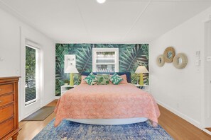 2 camere, una scrivania, ferro/asse da stiro, culla da viaggio