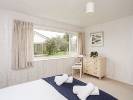 Cottage | 4 bedrooms, individually decorated, individually furnished, free WiFi
