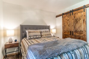1 habitación, tabla de planchar con plancha, wifi gratis y ropa de cama