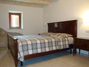 1 غرفة نوم ومكواة/لوح كي وواي فاي مجانًا وملاءات أسرّة