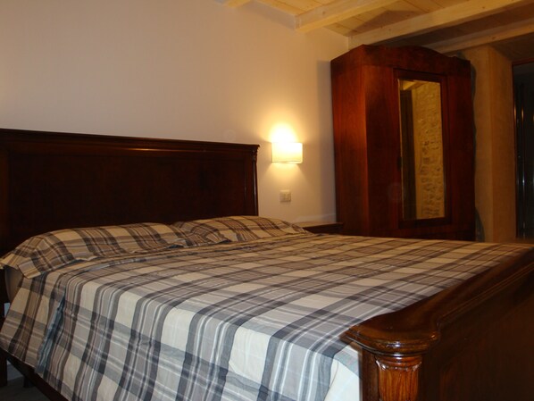 1 غرفة نوم ومكواة/لوح كي وواي فاي مجانًا وملاءات أسرّة