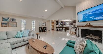 Central Plano 4-BD/2-BA Pool Retreat, Sleeps 10