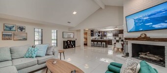 Central Plano 4-BD/2-BA Pool Retreat, Sleeps 10