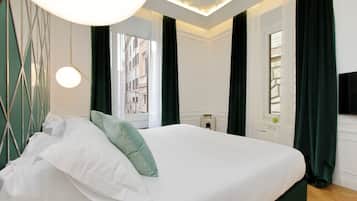 Deluxe studio | Italiaanse Frette-lakens, luxe beddengoed, donsdekens, pillowtop-bedden