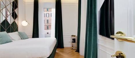 Deluxe Studio | Frette Italian sheets, premium bedding, down comforters, pillowtop beds