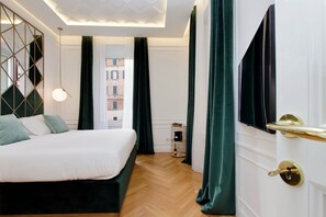 Deluxe Studio | Frette Italian sheets, premium bedding, down comforters, pillowtop beds - Domna Luxury Suites (Rome)