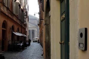Front of property - Domna Luxury Suites (Rome)