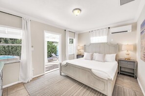 3 bedrooms, iron/ironing board, free WiFi, bed sheets - Steps from Beach / Quaint Cottage / Hot Tub / Surf Key / H0MES (Fort Lauderdale)