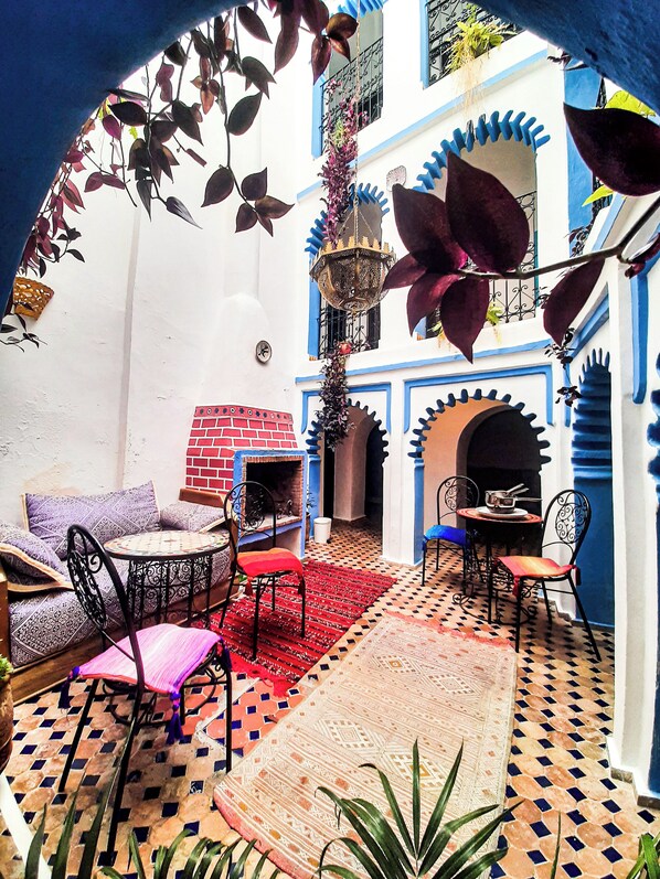 Outdoor dining - Dar Lalla Thoraya (Chefchaouen)
